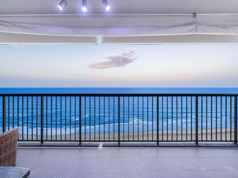 Burleigh Esplanade Beachfront Apartments image