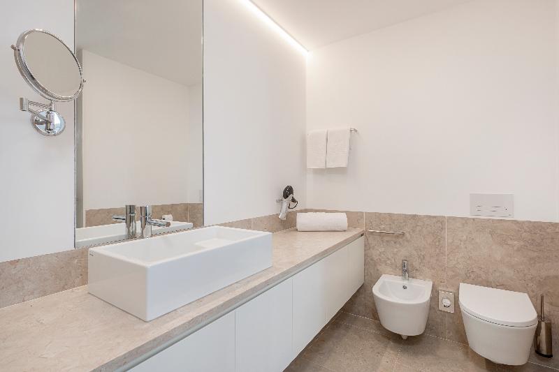 Tandem Palacio Alfama Suites image