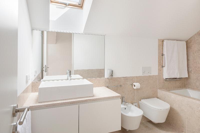 Tandem Palacio Alfama Suites image