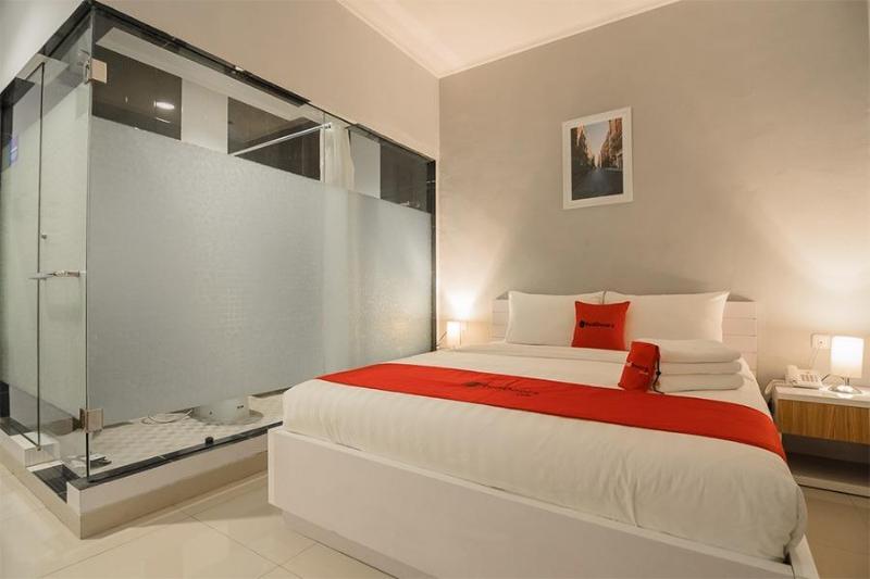 RedDoorz Plus near Soekarno Hatta Airport 2 image