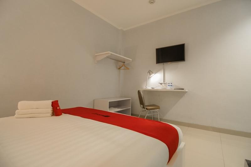 RedDoorz Plus near Soekarno Hatta Airport 2 image