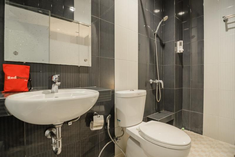 RedDoorz Plus near Soekarno Hatta Airport 2 image