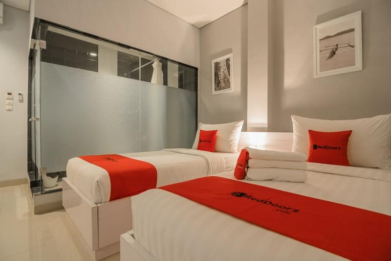 RedDoorz Plus near Soekarno Hatta Airport 2 image