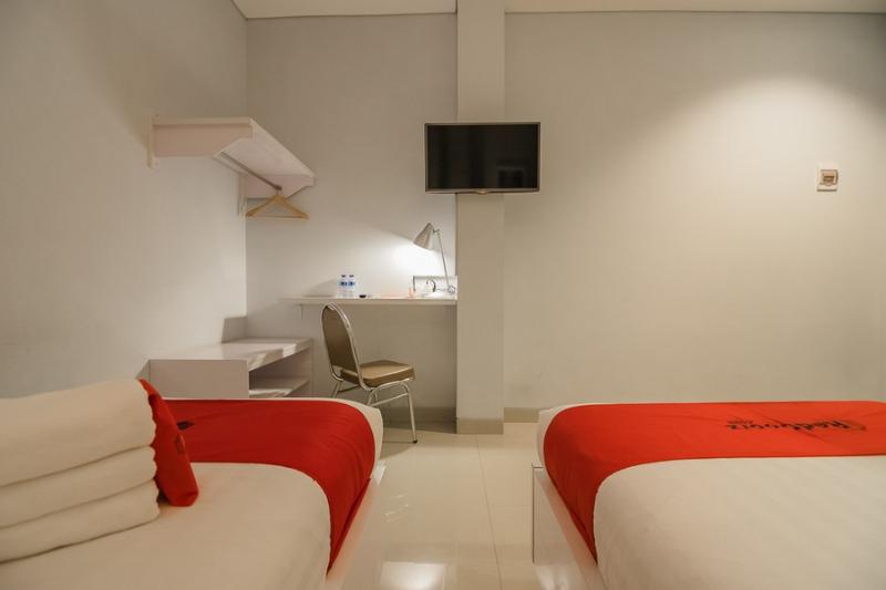 RedDoorz Plus near Soekarno Hatta Airport 2 image