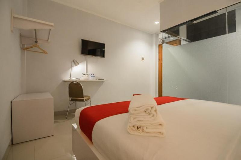 RedDoorz Plus near Soekarno Hatta Airport 2 image