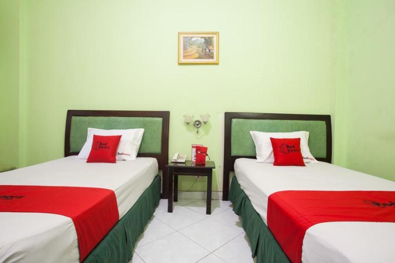 RedDoorz near Juanda International Airport image