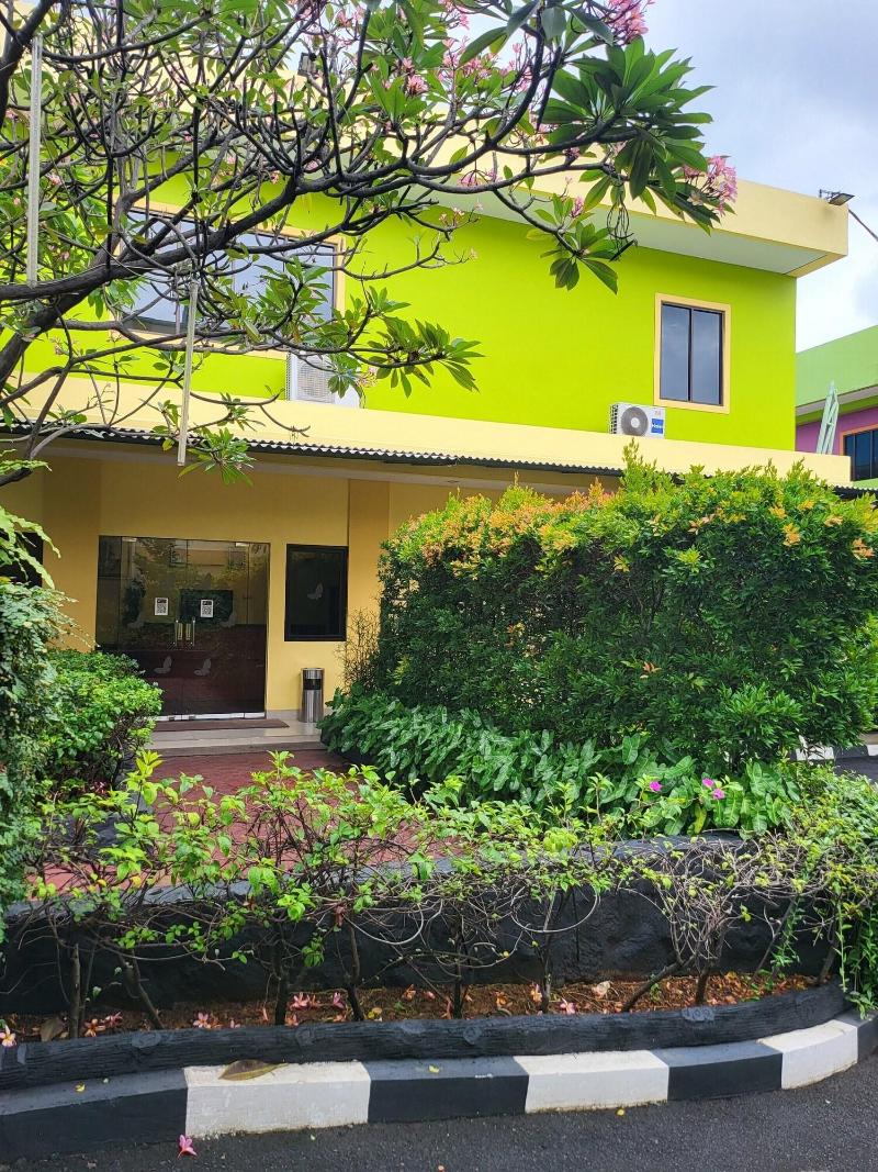 RedDoorz Plus near Dunia Fantasi Ancol image