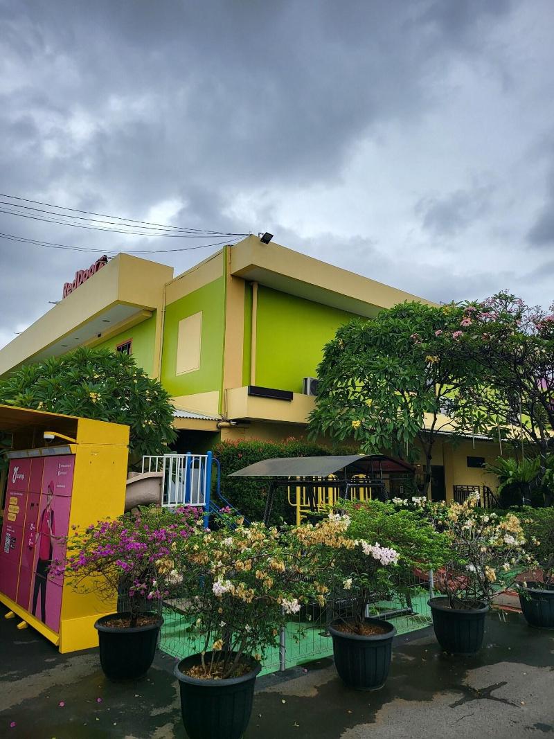 RedDoorz Plus near Dunia Fantasi Ancol image