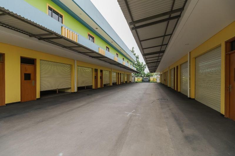 RedDoorz Plus near Dunia Fantasi Ancol image