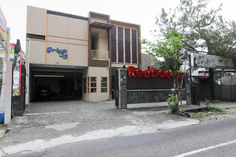 Formerly RedDoorz near Terminal Condong Catur 2