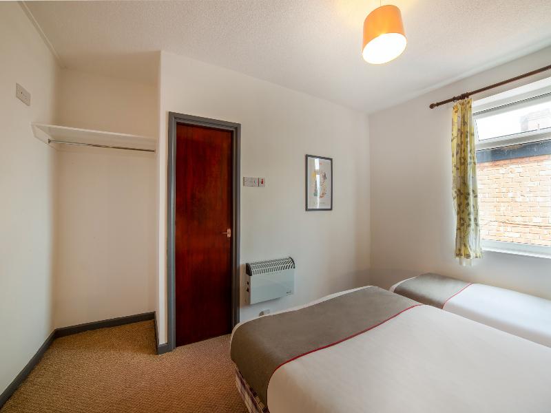 OYO Alumhurst Hotel image