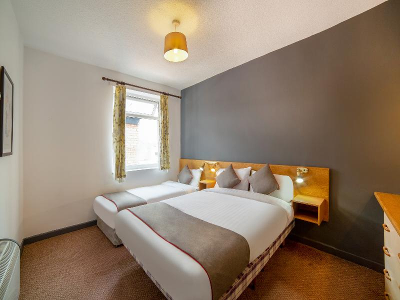 OYO Alumhurst Hotel image
