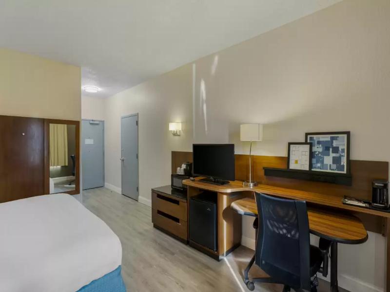 Comfort Inn & Suites Mt. Laurel-Philadelphia image
