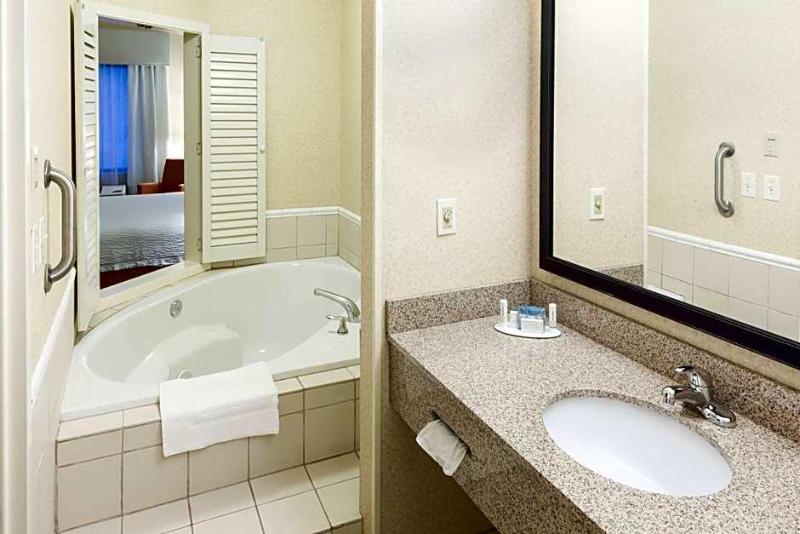 Fairfield Suites Ruston image