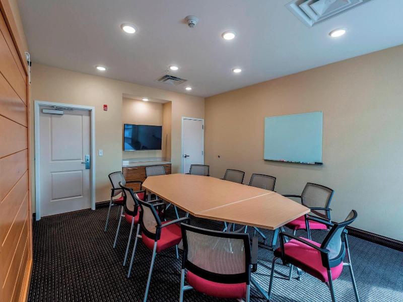 Towneplace Suites Lexinston Keeneland Airport — photo 44