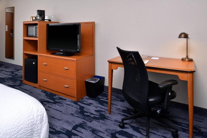 Fairfield Inn Suites Beloit image
