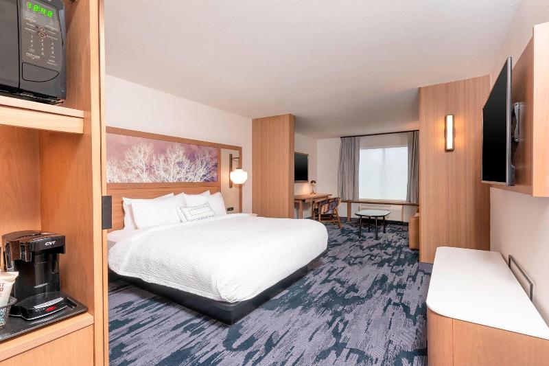 Fairfield Inn Suites Fair Oaks Farms image