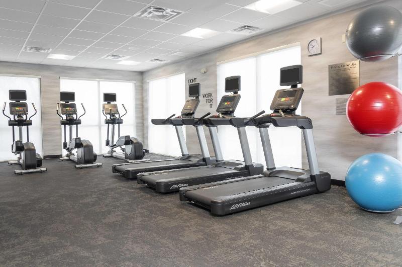 Fairfield Inn Suites Fair Oaks Farms image