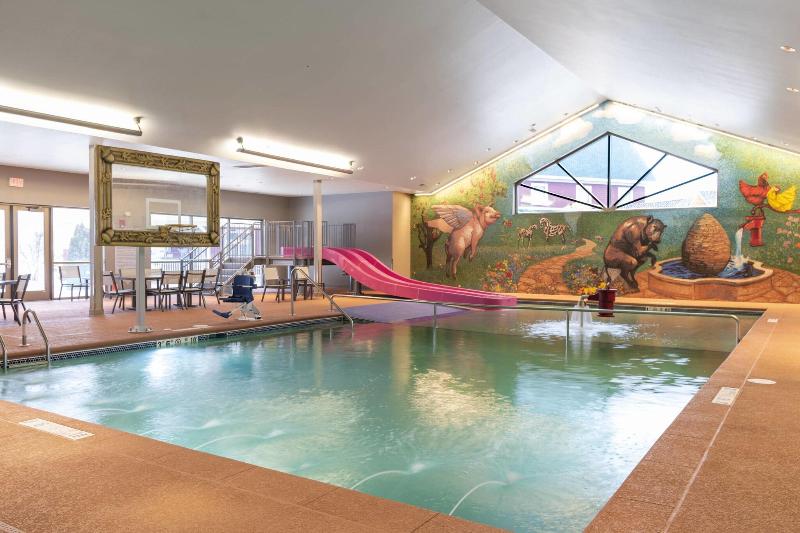 Fairfield Inn Suites Fair Oaks Farms image