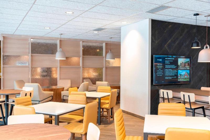 Fairfield Inn Suites Fair Oaks Farms image