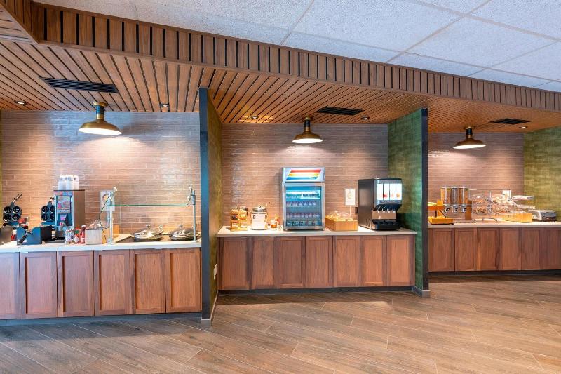 Fairfield Inn Suites Fair Oaks Farms image