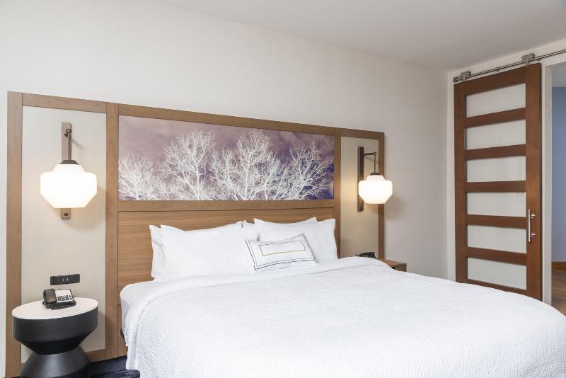 Fairfield Inn Suites Fair Oaks Farms image