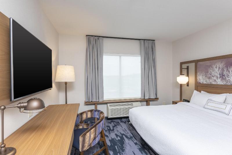 Fairfield Inn Suites Fair Oaks Farms image