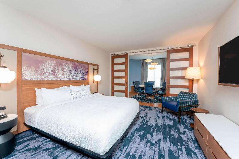 Fairfield Inn Suites Fair Oaks Farms image