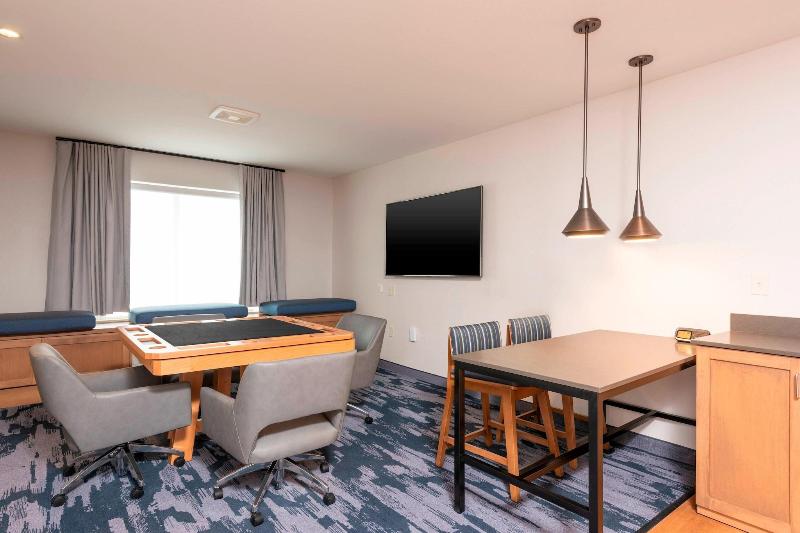 Fairfield Inn Suites Fair Oaks Farms image