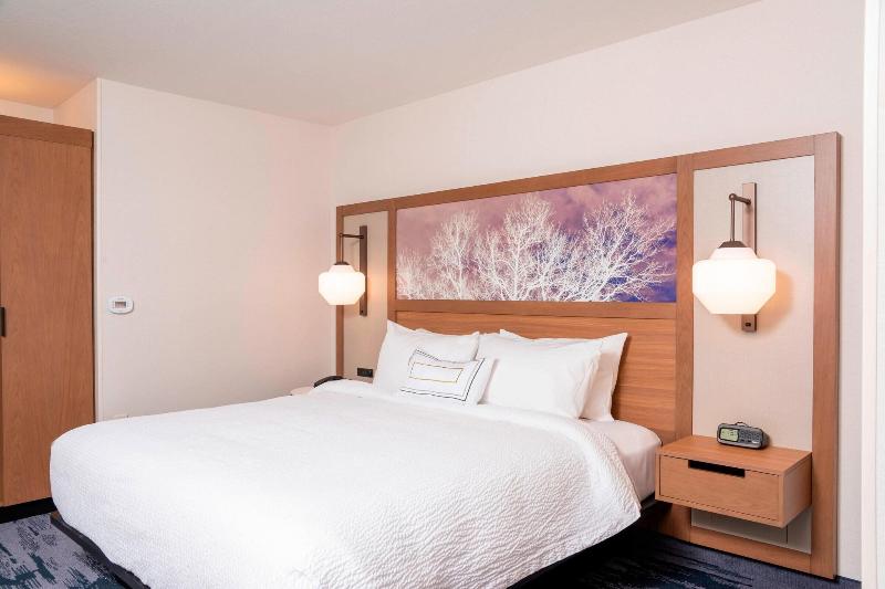 Fairfield Inn Suites Fair Oaks Farms image