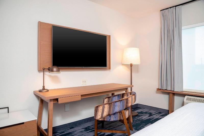 Fairfield Inn Suites Fair Oaks Farms image
