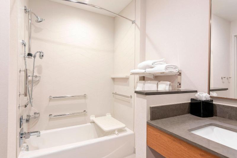 Fairfield Inn Suites Fair Oaks Farms image