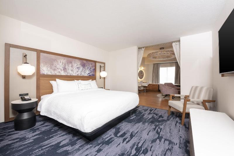 Fairfield Inn Suites Fair Oaks Farms image
