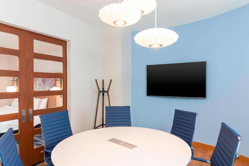 Fairfield Inn Suites Fair Oaks Farms image