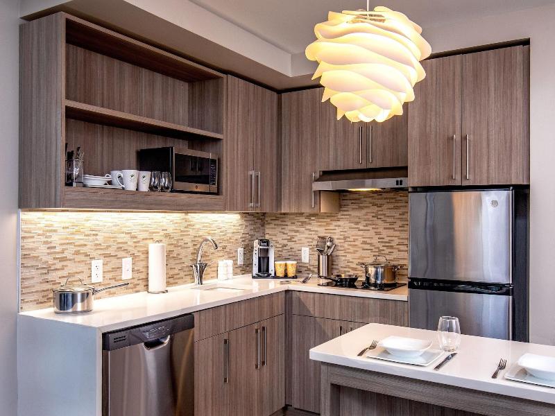 Element Hampton Peninsula Town Center image