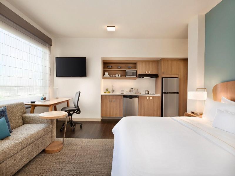 Element Hampton Peninsula Town Center image