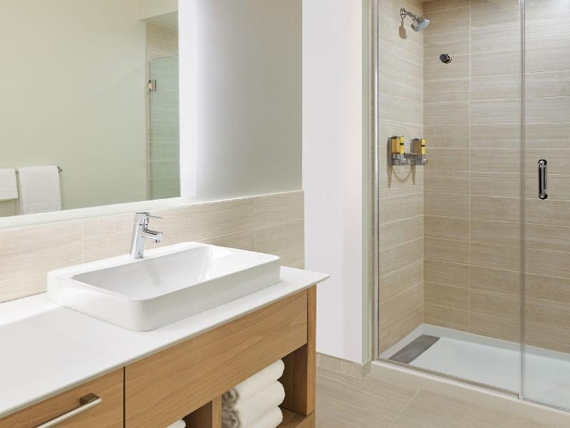 Element Hampton Peninsula Town Center image