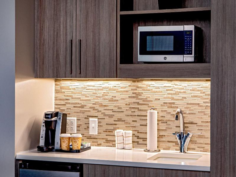 Element Hampton Peninsula Town Center image
