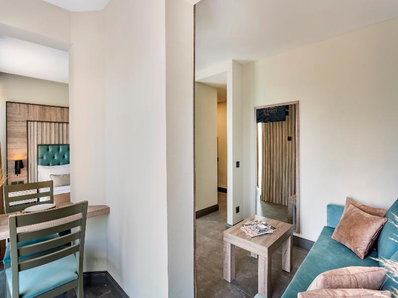 Rodinn Park Hotel image