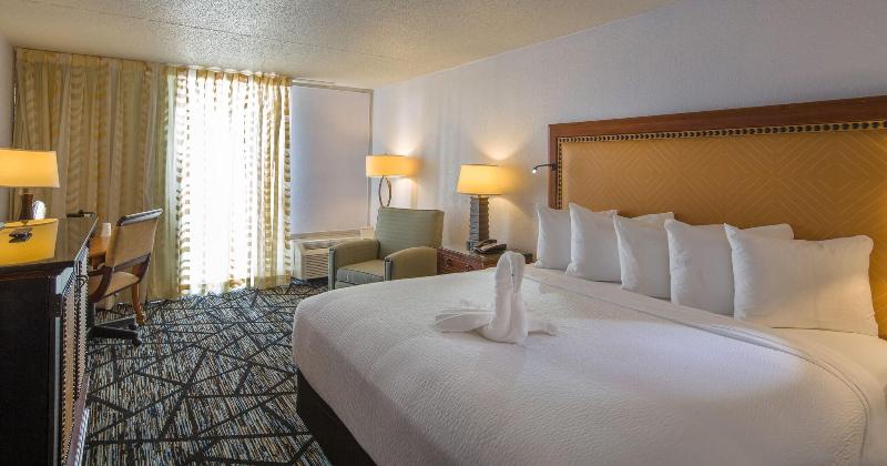 Whispering Woods Hotel And Conference Center image