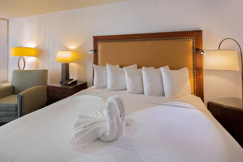 Whispering Woods Hotel And Conference Center image
