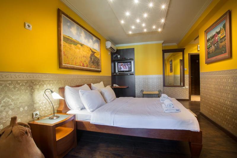 Garson Lux Hotel image
