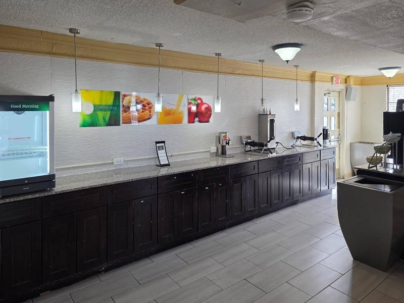 QUALITY INN Aurora image
