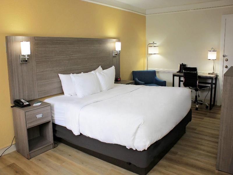QUALITY INN Aurora image