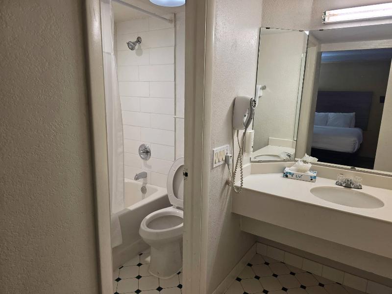 QUALITY INN Aurora image