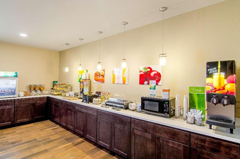 Quality Inn & Suites Near Tanger Outlet Mall image