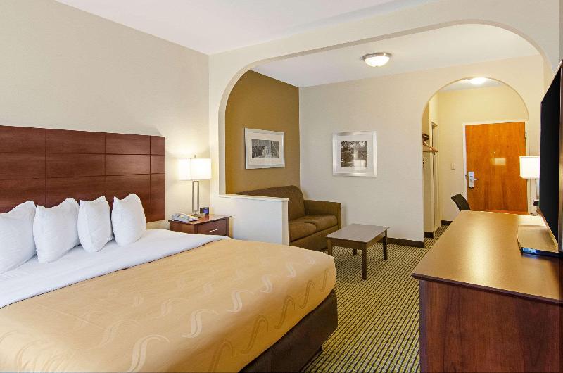 Quality Inn & Suites Near Tanger Outlet Mall image