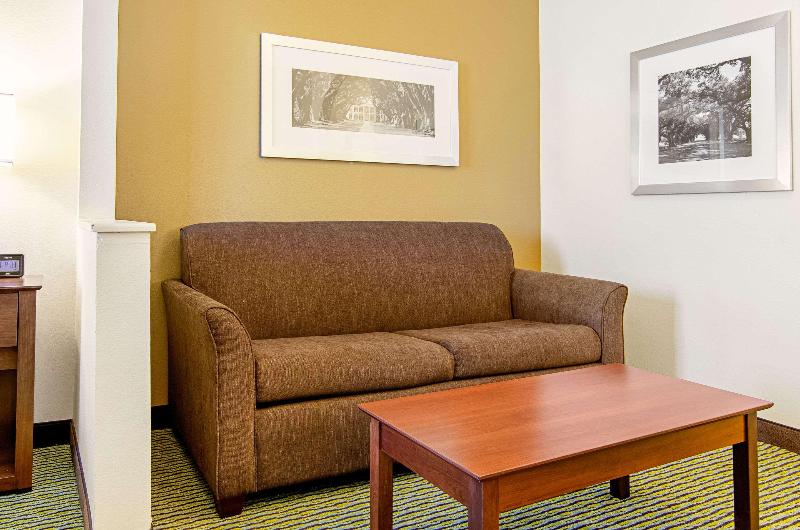 Quality Inn & Suites Near Tanger Outlet Mall image