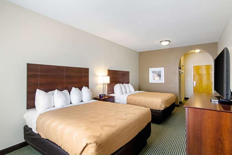 Quality Inn & Suites Near Tanger Outlet Mall image
