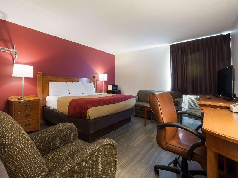 Econo Lodge Inn & Suites Escanaba North image